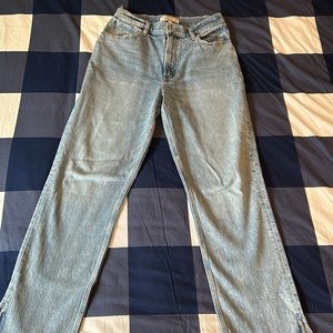 Abercrombie and Fitch curve love size 28 or 6. 90s straight high rise vented hem